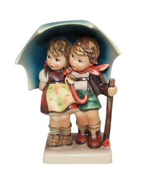 VTG GOEBEL HUMMEL #71 "Stormy Weather" Figurine - TMK3LS Large Style Bee - EVC